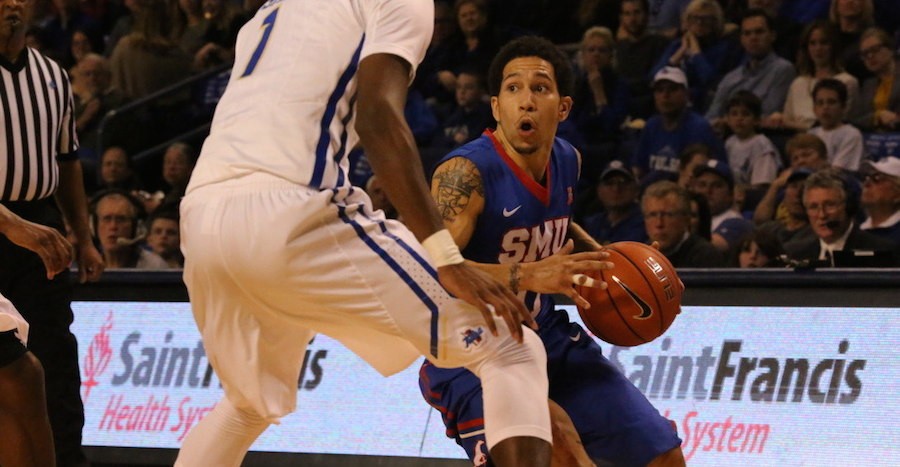 SMU bounces back with big road win
