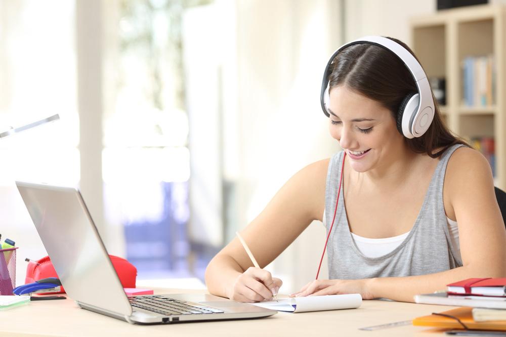 7 Benefits of Taking Online Classes for College Students