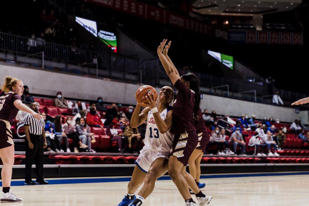 Women’s Basketball Gives Up 12-Point Fourth Quarter Lead, Collapses in Home Opener